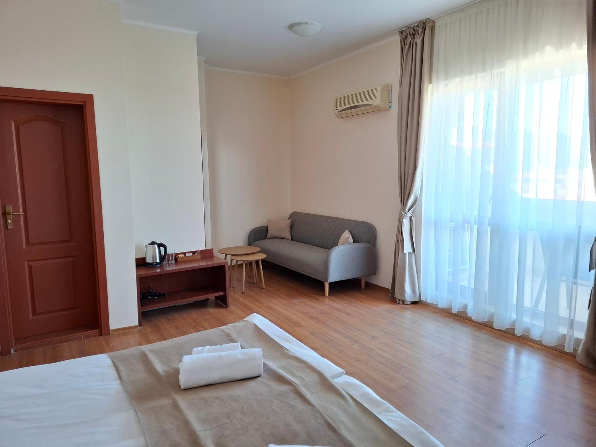 Hotel Sea Vista Sveti Vlas Exterior photo
