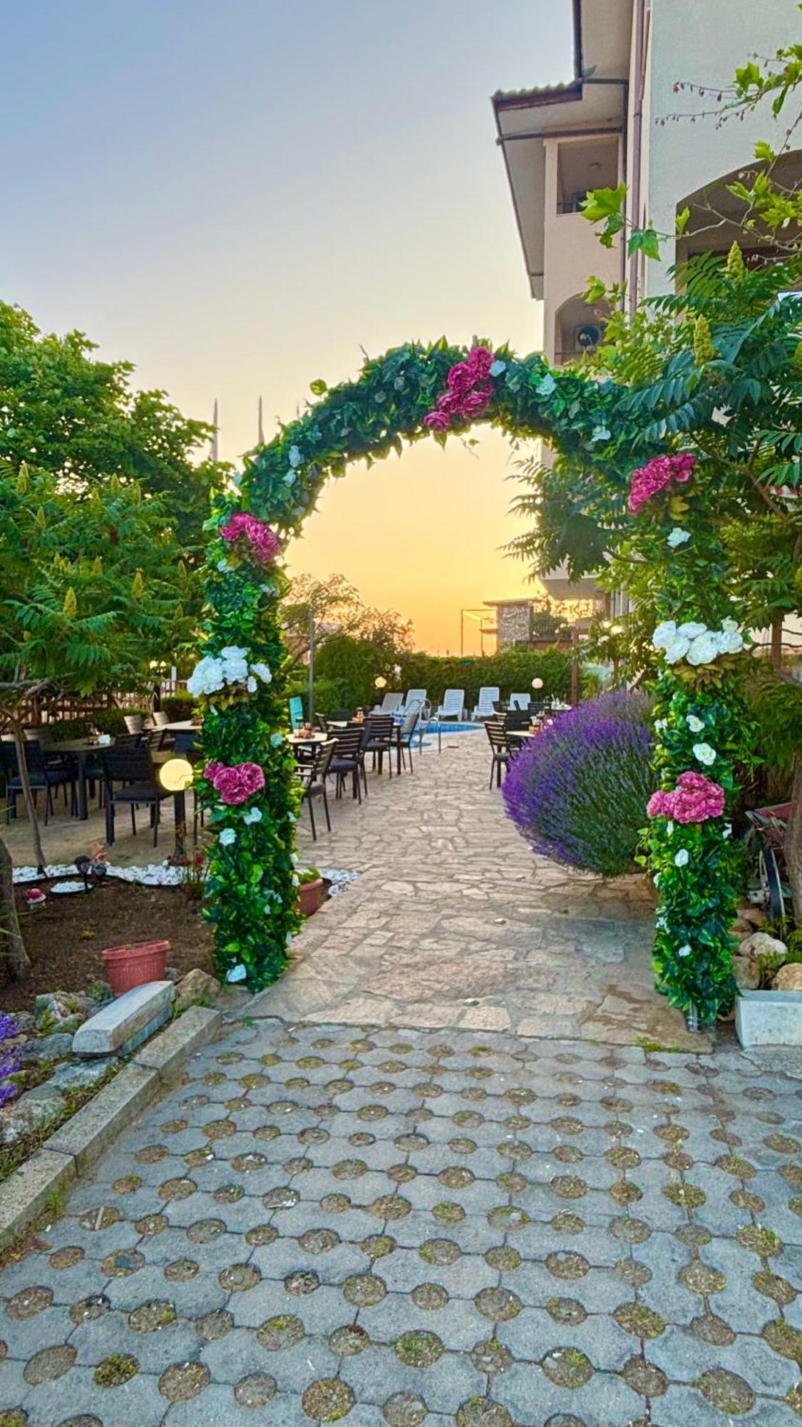 Hotel Sea Vista Sveti Vlas Exterior photo