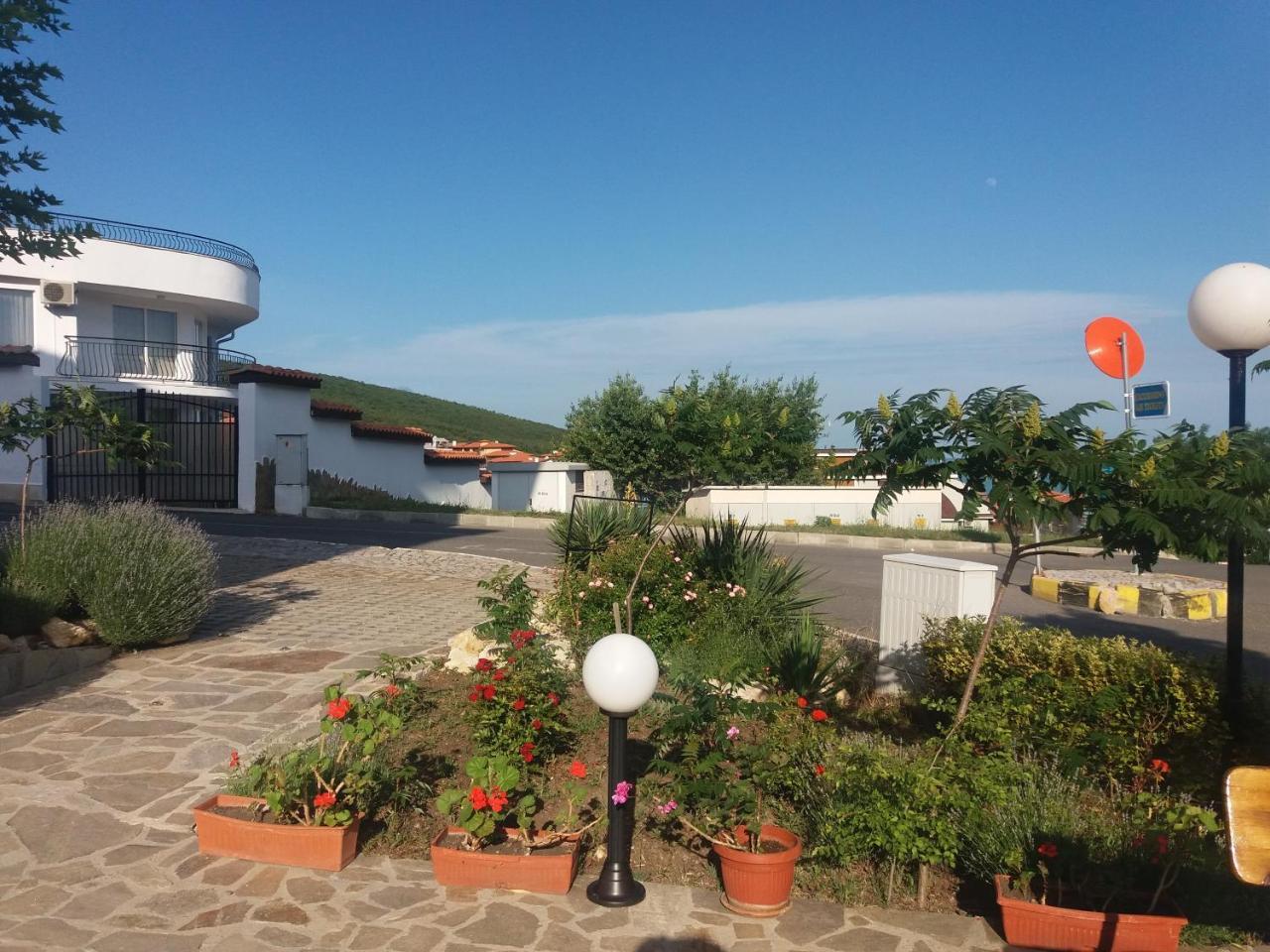 Hotel Sea Vista Sveti Vlas Exterior photo